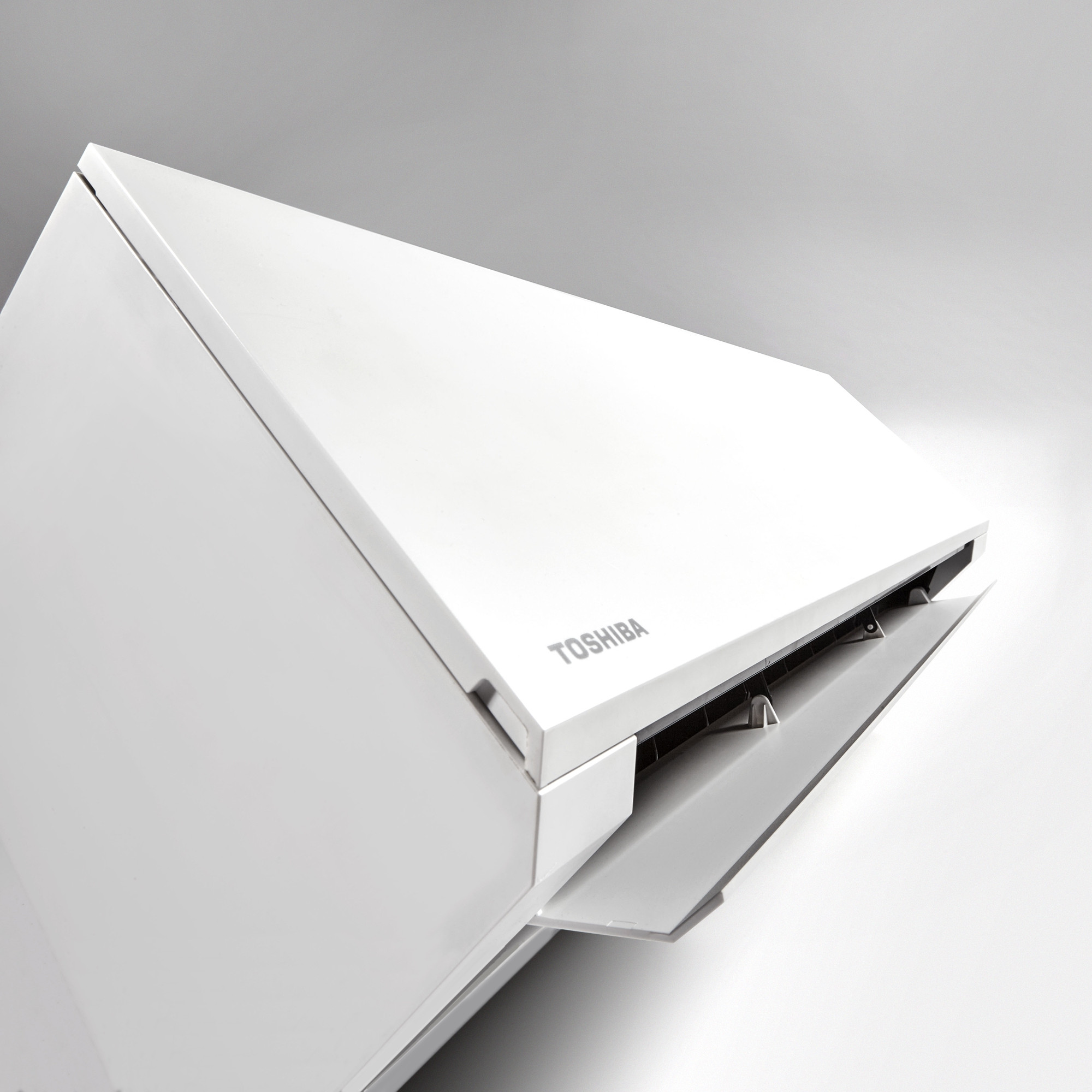 Сплит-система инверторного типа TOSHIBA Shorai Edge RAS-07J2VSG-EE комплект - внешний вид, блок, пульт